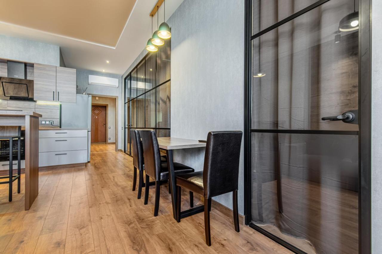 Sea Symphony Wood Style Apartment Odessa Eksteriør bilde