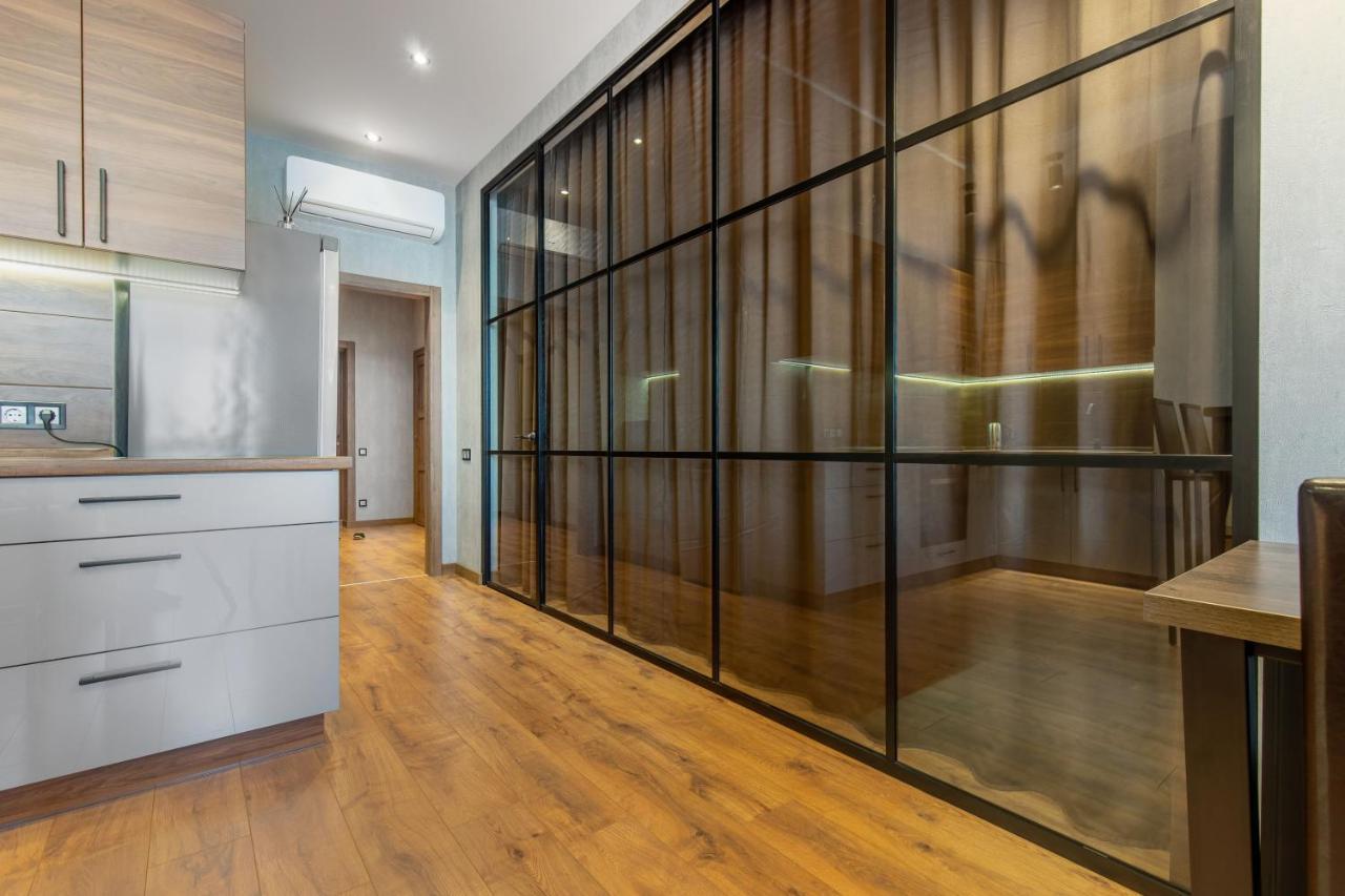 Sea Symphony Wood Style Apartment Odessa Eksteriør bilde